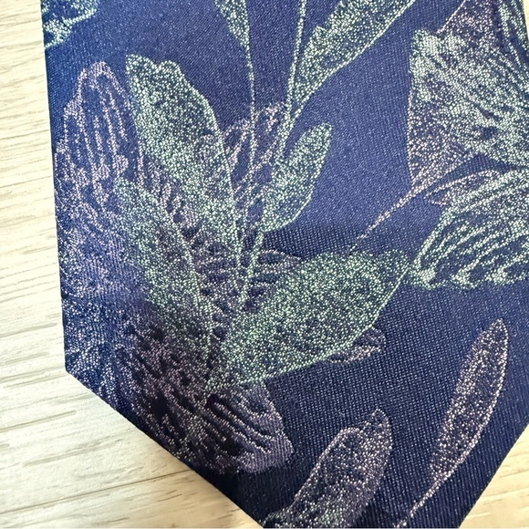 Dion Collection Navy Blue Floral Woven Tie Pure Italian Silk - Made in Canada - Picture 12 of 14